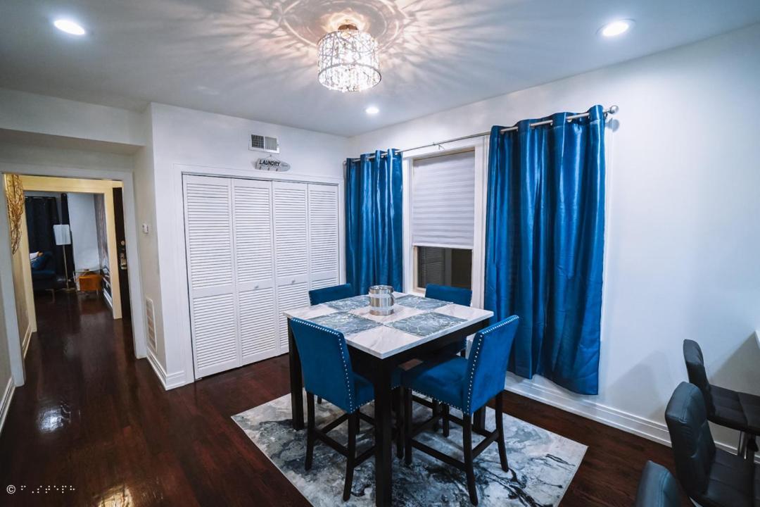 The Blue Golden Luxury Modern 3- Bedroom Apartment In Chicago Exterior photo